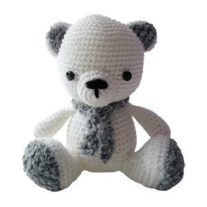 Ursulețul polar Cody este o jucărie croșetată manual